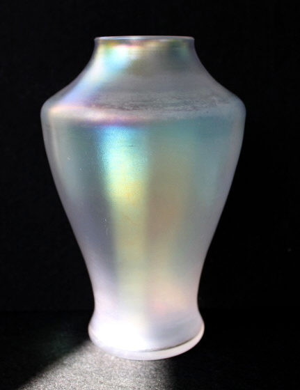 2144 - Verre de Soie Iridescent Vase
