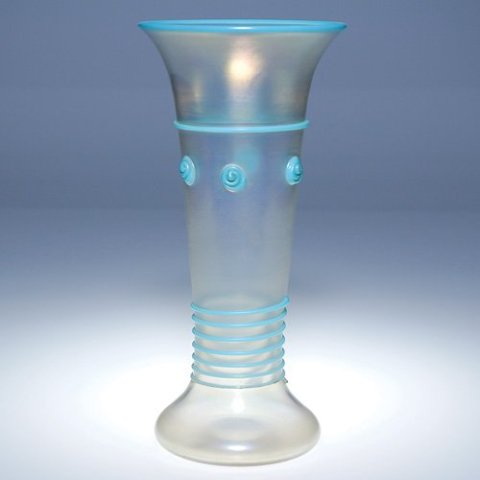 2600 - Verre de Soie Iridescent Vase