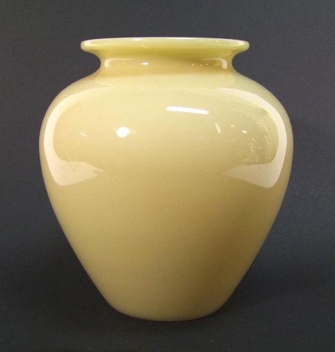 2683 - Ivory Translucent Vase