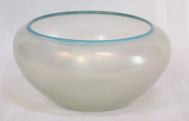 2687 - Cyprian Iridescent Bowl
