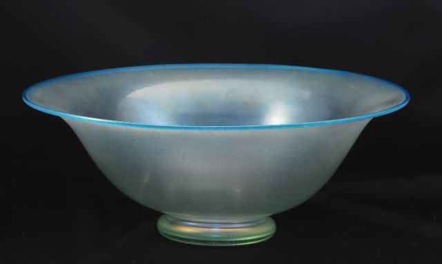 2851 - Cyprian Iridescent Bowl