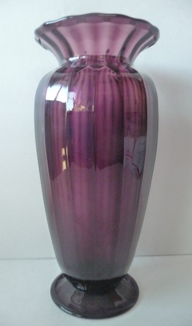 2908 - Amethyst Transparent Vase