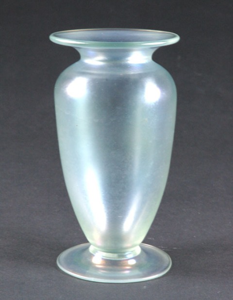 2908 - Verre de Soie Iridescent Vase