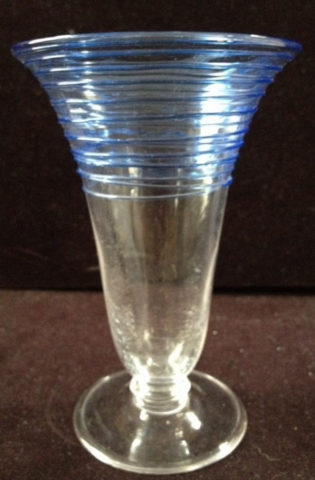 2909 - Colorless Transparent Vase