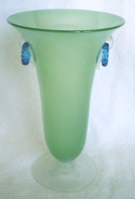 2909 - Green Jade Jade Vase