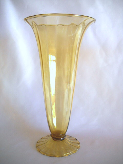 2909 - Amber Transparent Vase