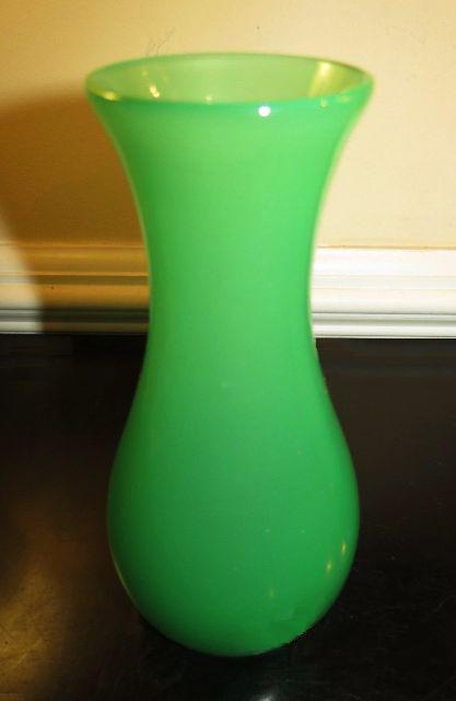 3282 - Green Jade Jade Vase