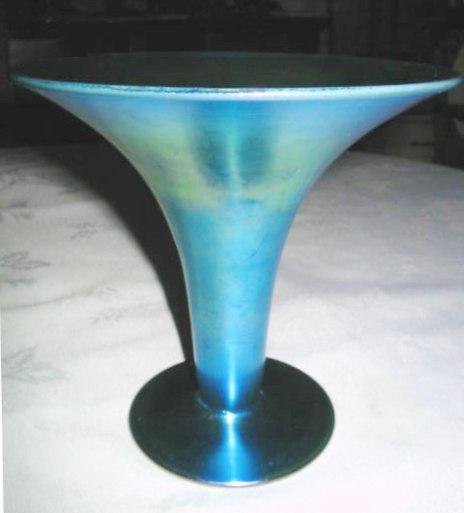 5064 - Blue Aurene Iridescent Vase