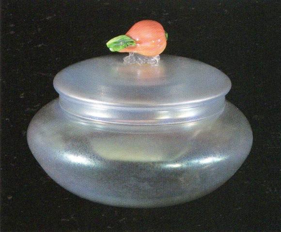 5204 - Verre de Soie Iridescent Puff Box