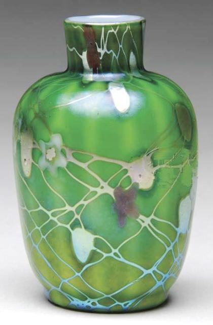 550 - Green Aurene Iridescent Vase