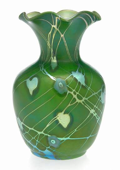 551 - Green Aurene Vase