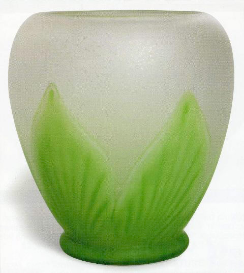 6031 - Colorless Florentia Vase