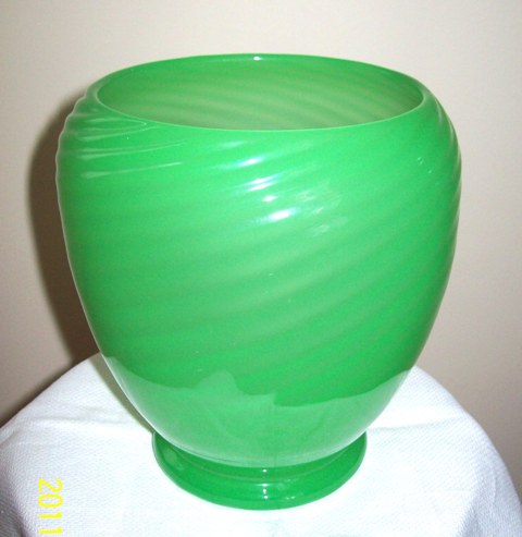 6031 - Green Jade Jade Vase