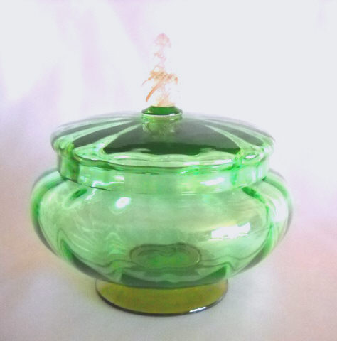 6076 - Pomona Green Transparent Puff Box