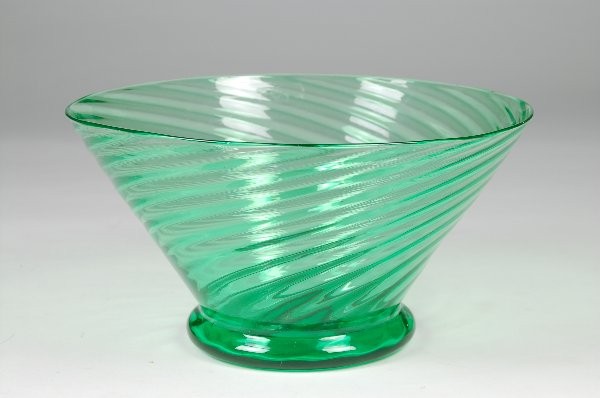 6118 - Pomona Green Transparent Bowl