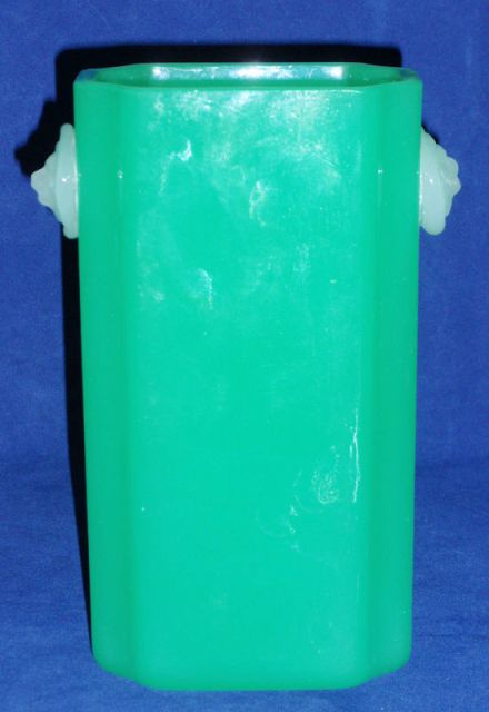 6207 - Green Jade Jade Vase