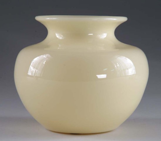 6500 - Ivory Translucent Vase