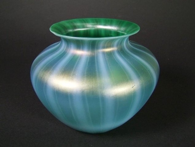 6500 - Oriental Jade Iridescent Vase