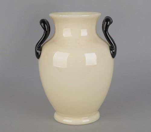 6795 - Ivory Translucent Vase