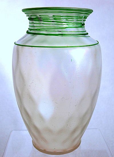 6796 - Verre de Soie Iridescent Vase