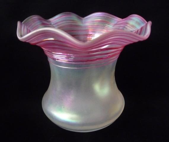 6813 - Verre de Soie Iridescent Vase