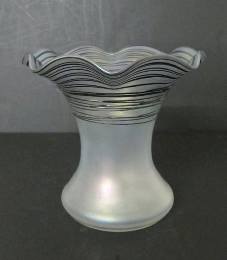 6813 - Verre de Soie Iridescent Vase