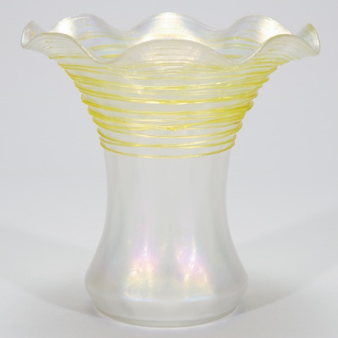 6813 - Verre de Soie Iridescent Vase