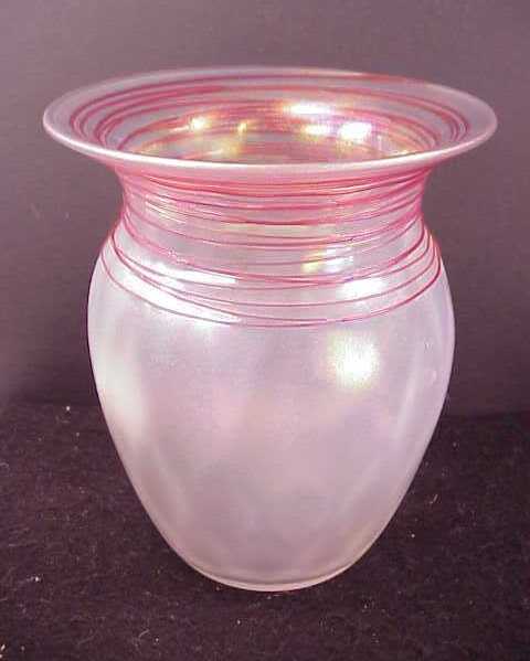 6815 - Verre de Soie Iridescent Vase