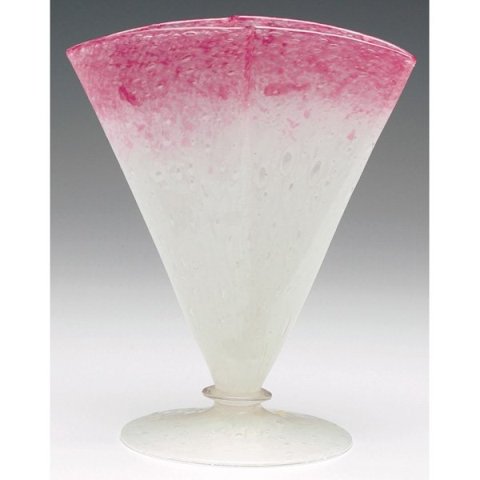 6862 - White Cluthra Cluthra Vase