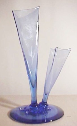 6874 - French Blue Transparent Vase