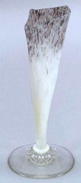 6875 - White Cluthra Cluthra Vase