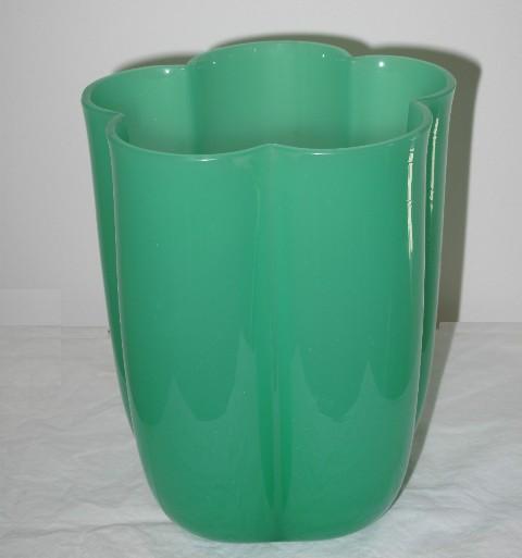 6876 - Green Jade Jade Vase