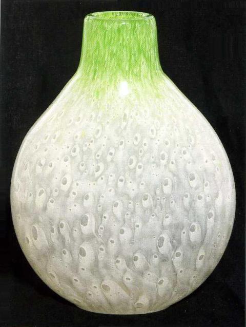 6898 - White Cluthra Cluthra Vase