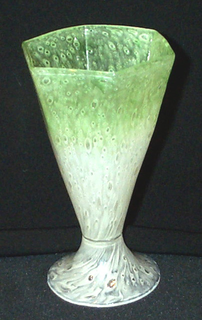 6909 - White Cluthra Cluthra Goblet