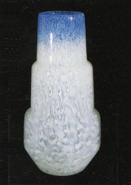 6912 - White Cluthra Cluthra Vase