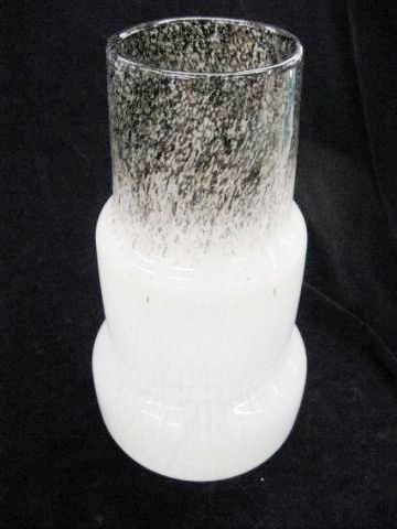 6912 - White Cluthra Cluthra Vase