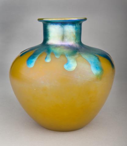 7014 - Iridescent Vase