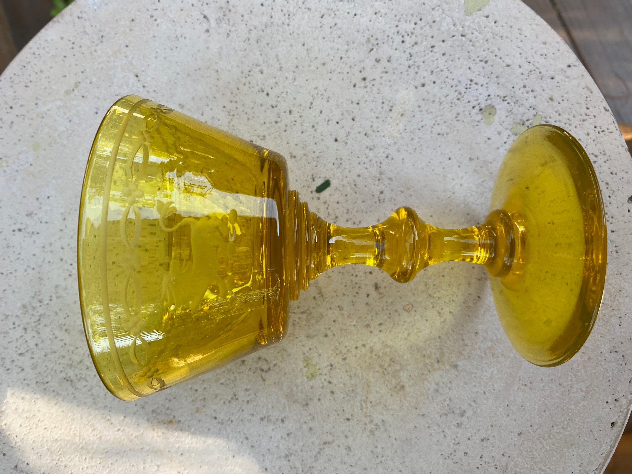 7028 - Bristol Yellow Transparent Wine