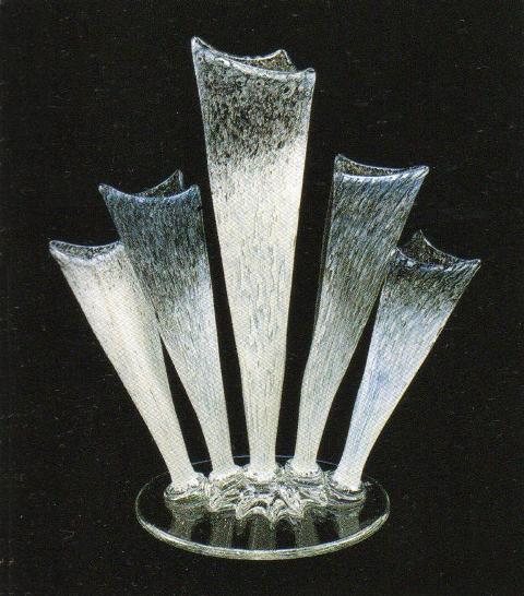 7063 - White Cluthra Cluthra Vase