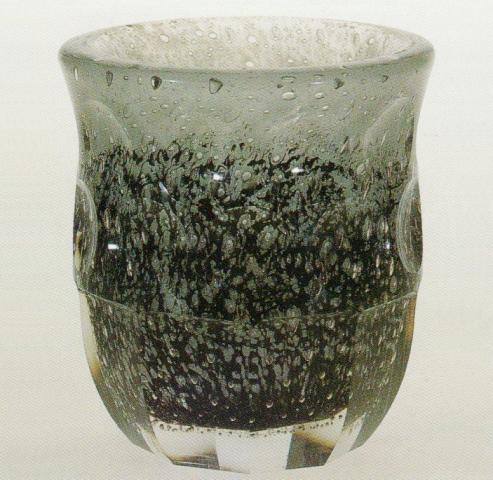 7083 - Colorless Cluthra Vase