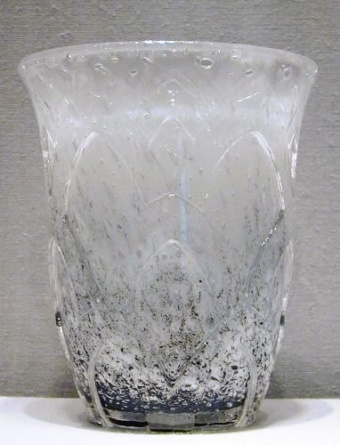 7083 - Colorless Cluthra Vase