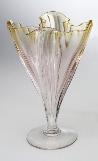 7090 - Colorless Grotesque Vase