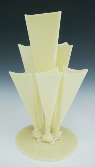 7129 - Ivory Translucent Vase