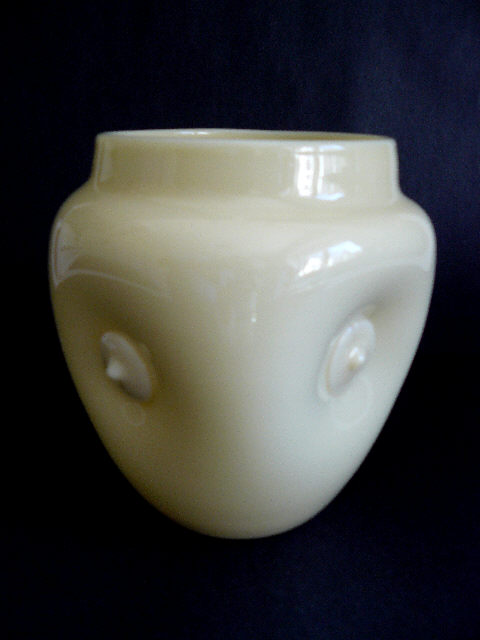 7248 - Ivory Translucent Vase