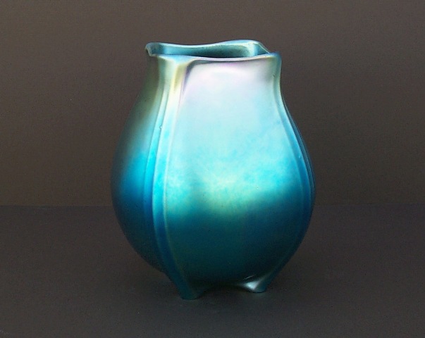 7274 - Blue Aurene Grotesque Vase