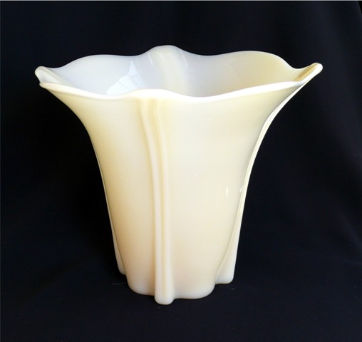 7311 - Ivory Two Line Pillar Vase