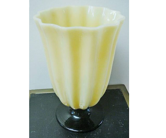 7331 - Ivory Translucent Vase