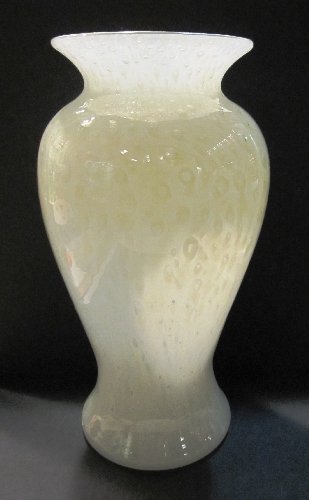 7412 - White Cluthra Cluthra Vase