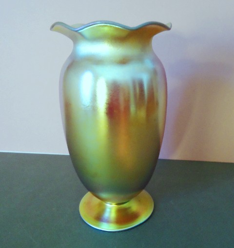 7420 - Gold Aurene Vase