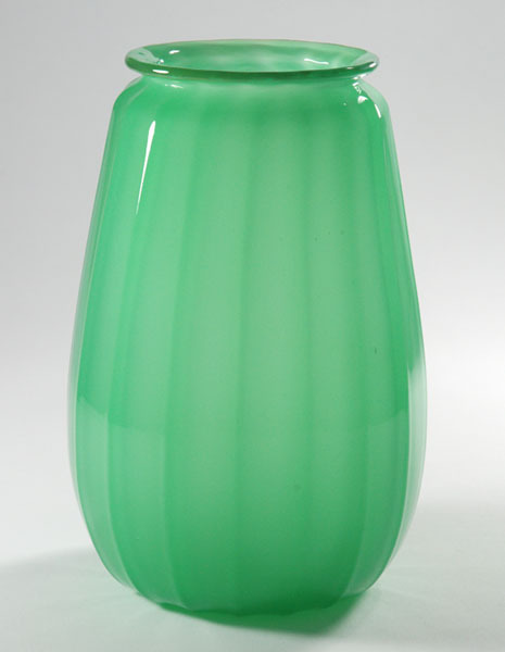 7437 - Green Jade Jade Vase